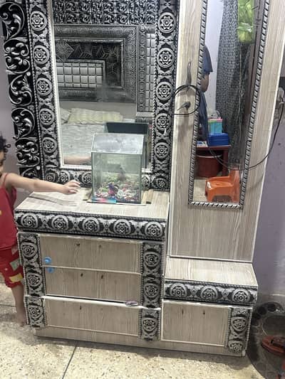 King Bed set with mirror slidding door cupboard and dressing