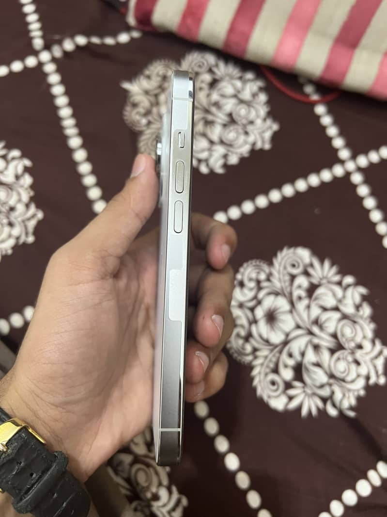 Apple iPhone 14 Pro 1