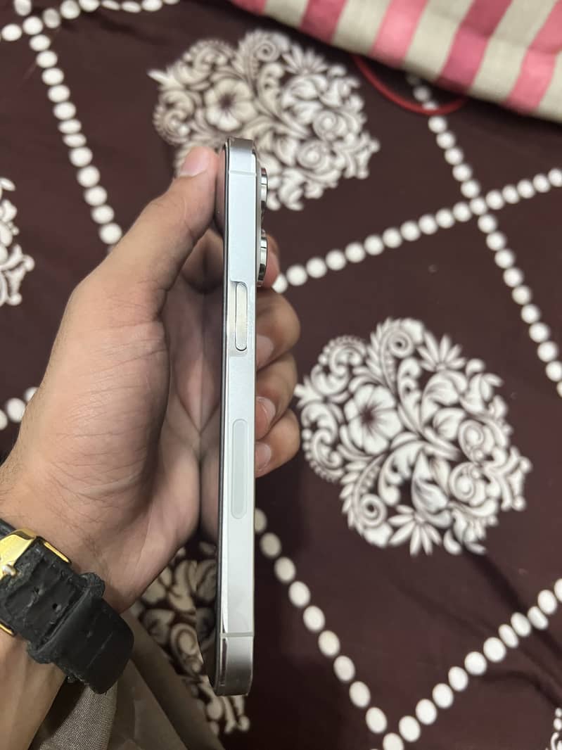 Apple iPhone 14 Pro 2