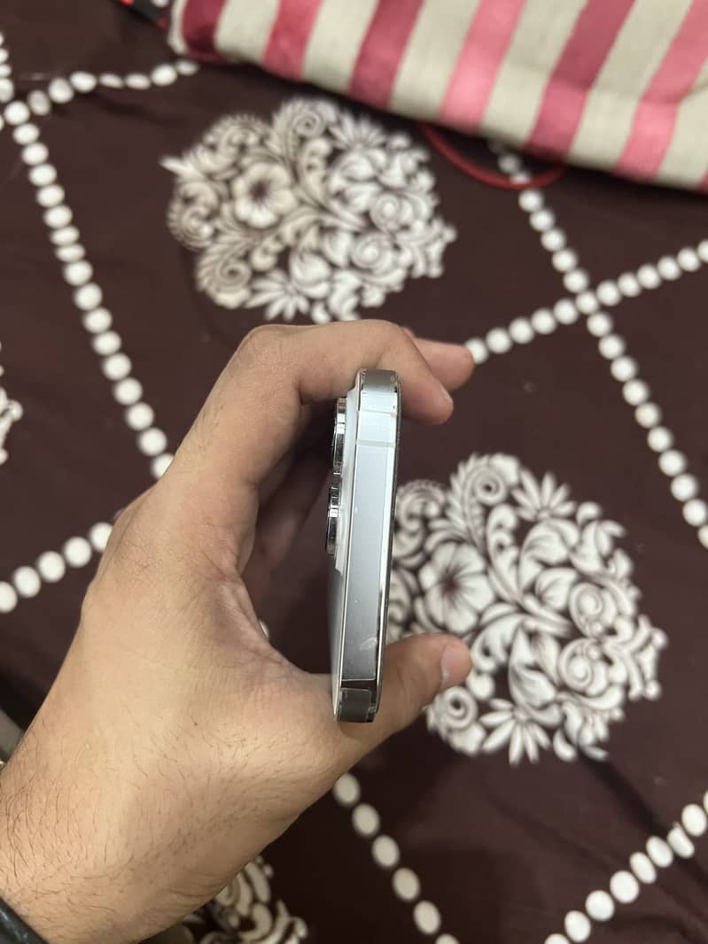 Apple iPhone 14 Pro 3