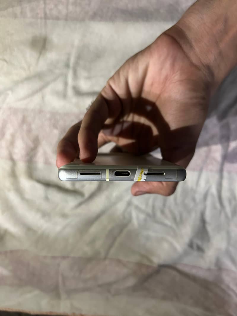 Google Pixel 7 4