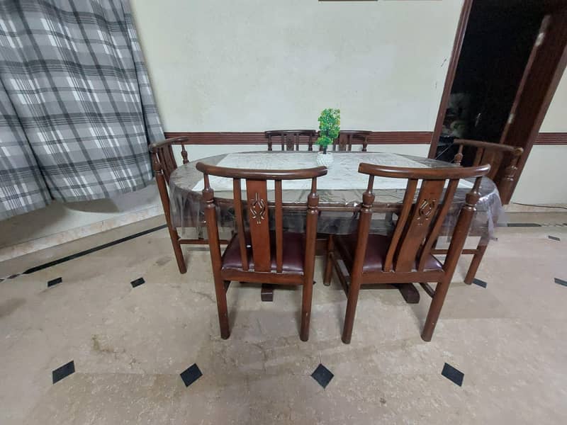 Dining table. 3