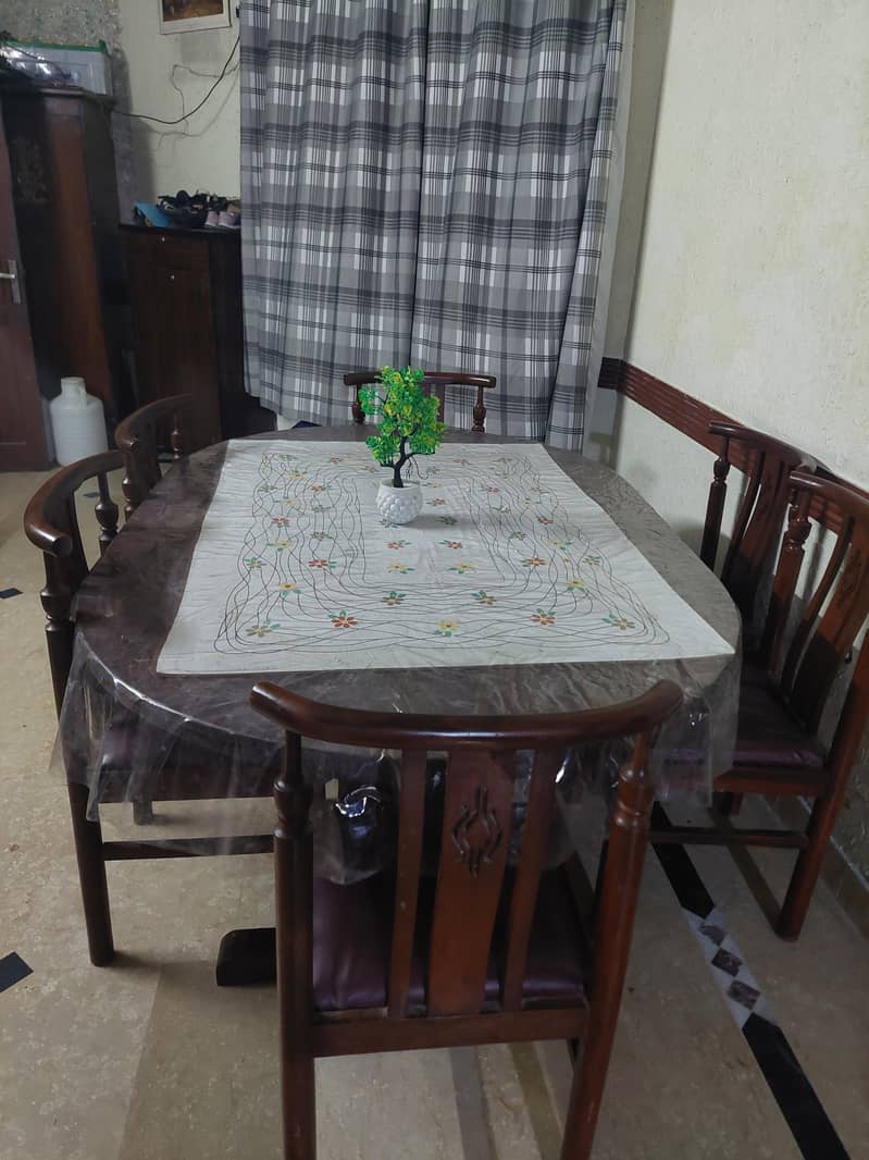 Dining table. 4