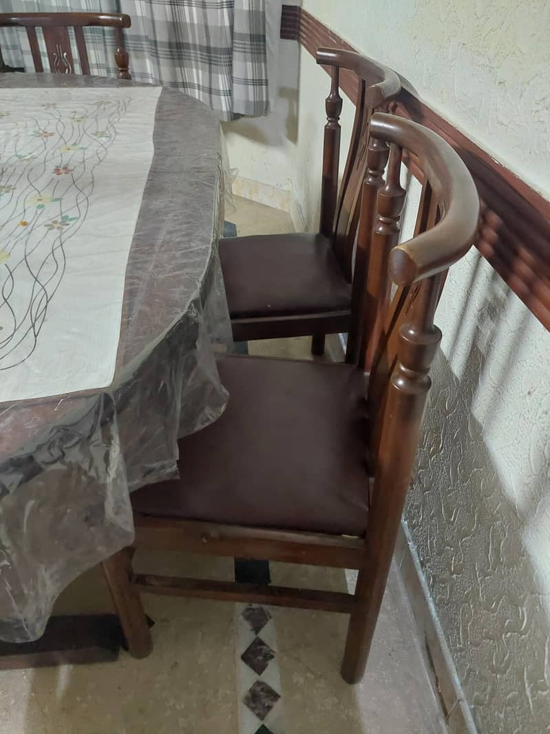 Dining table. 5