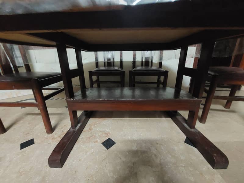 Dining table. 6