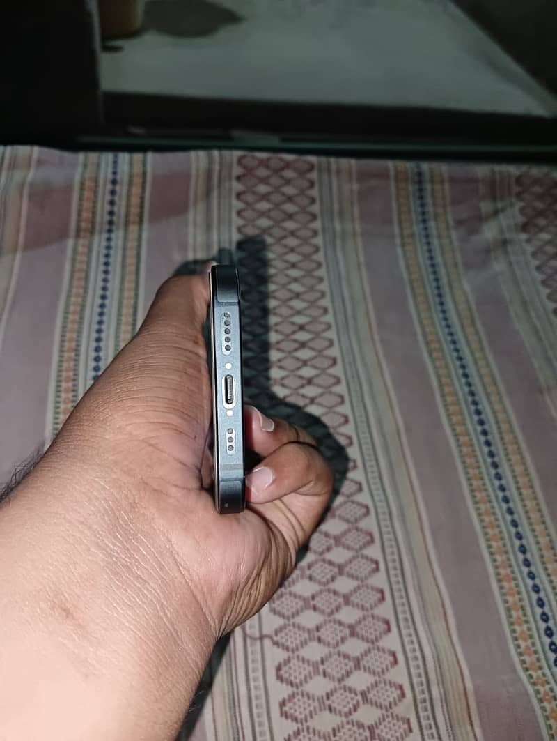 Apple iPhone 13 1
