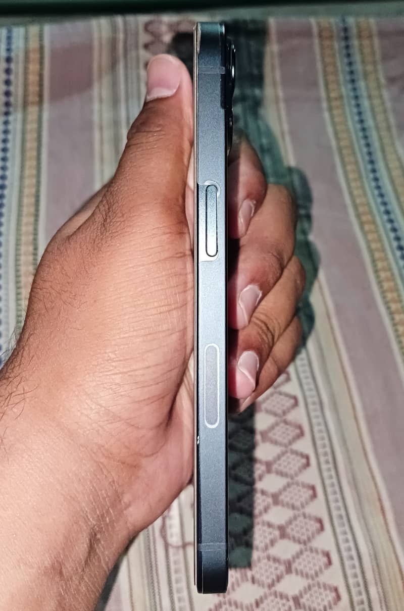 Apple iPhone 13 2