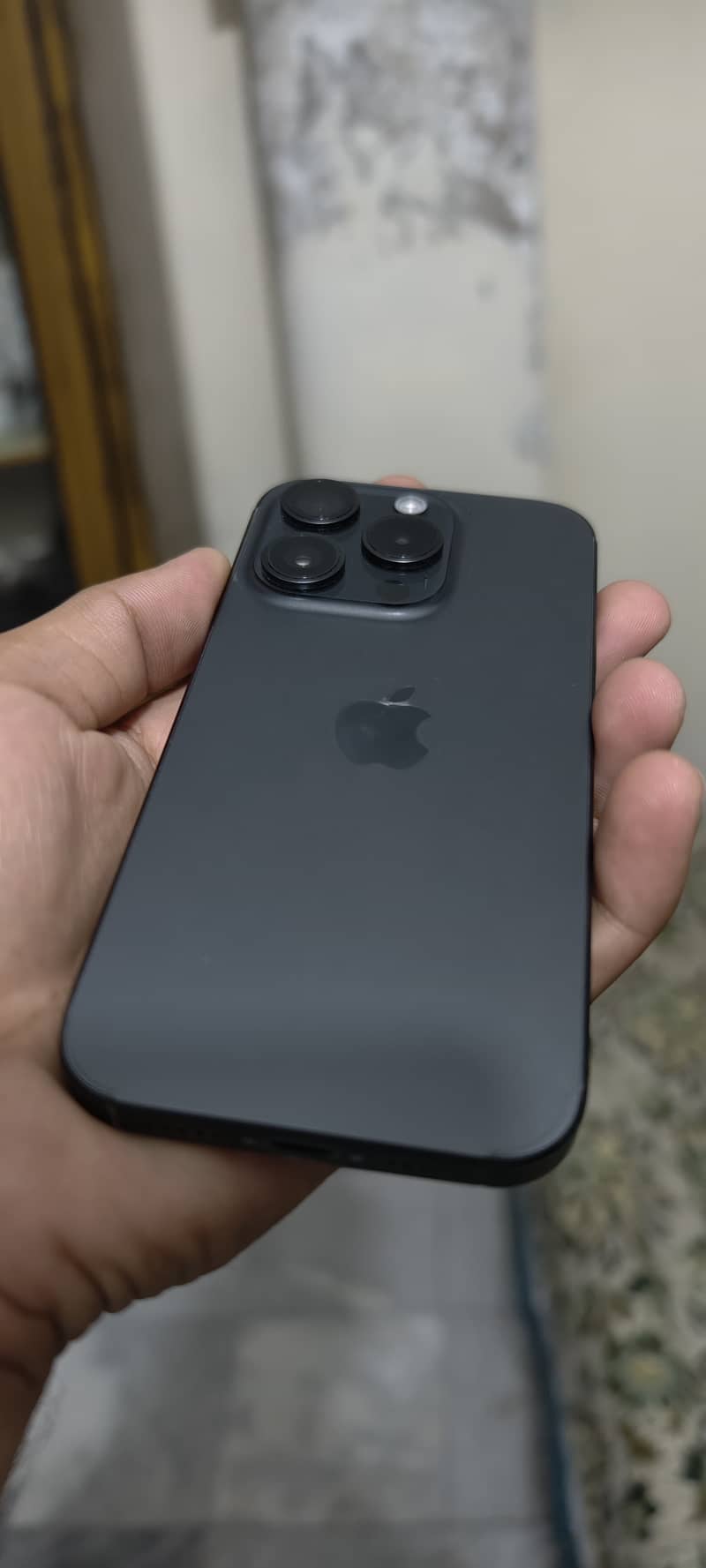 Apple iPhone 15 Pro 1