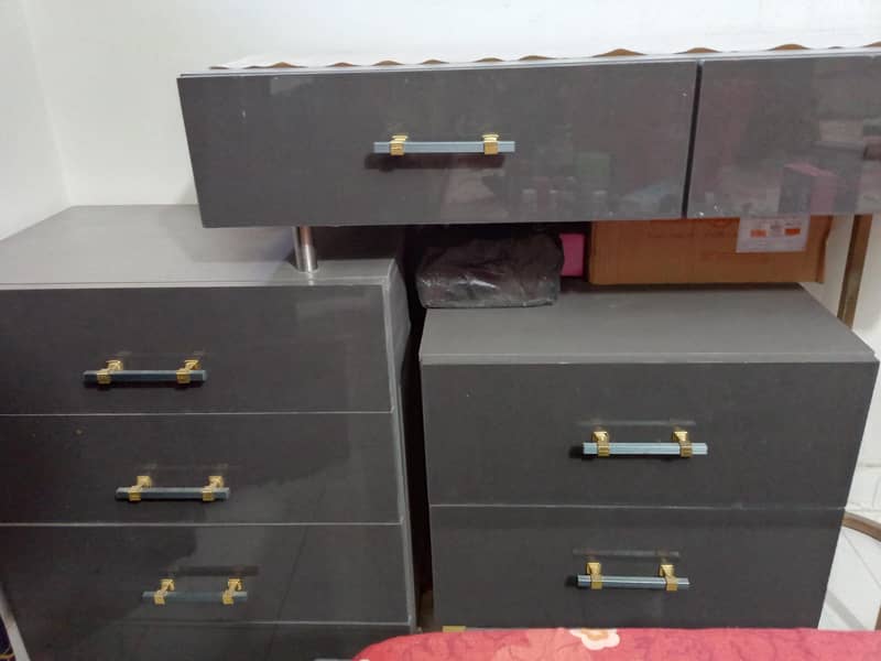 Dressing table with stool 3
