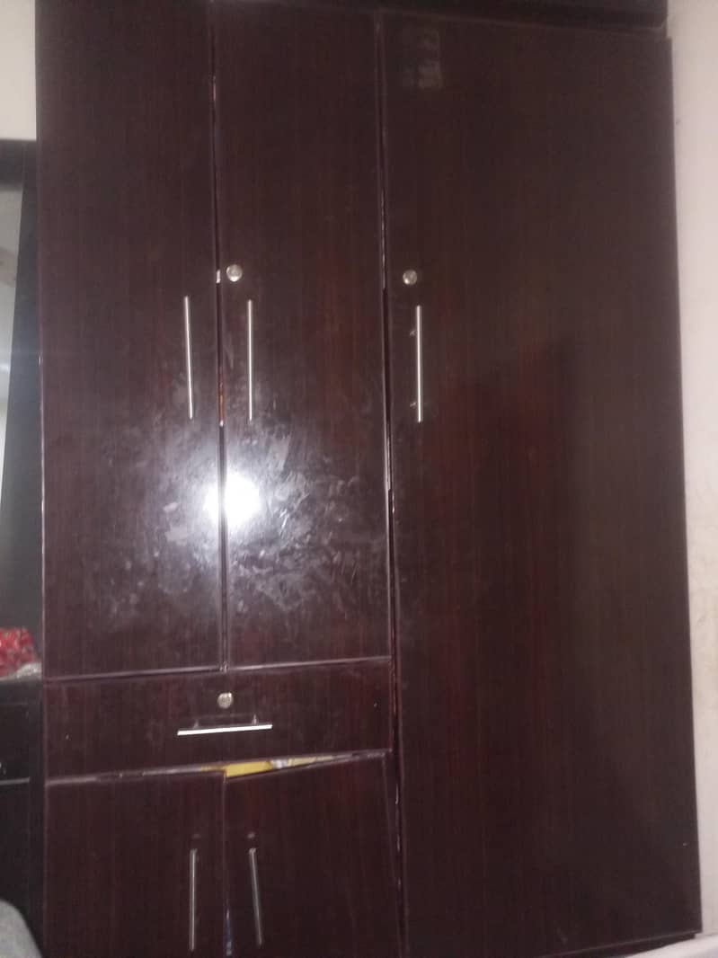 almari & dressing table 2