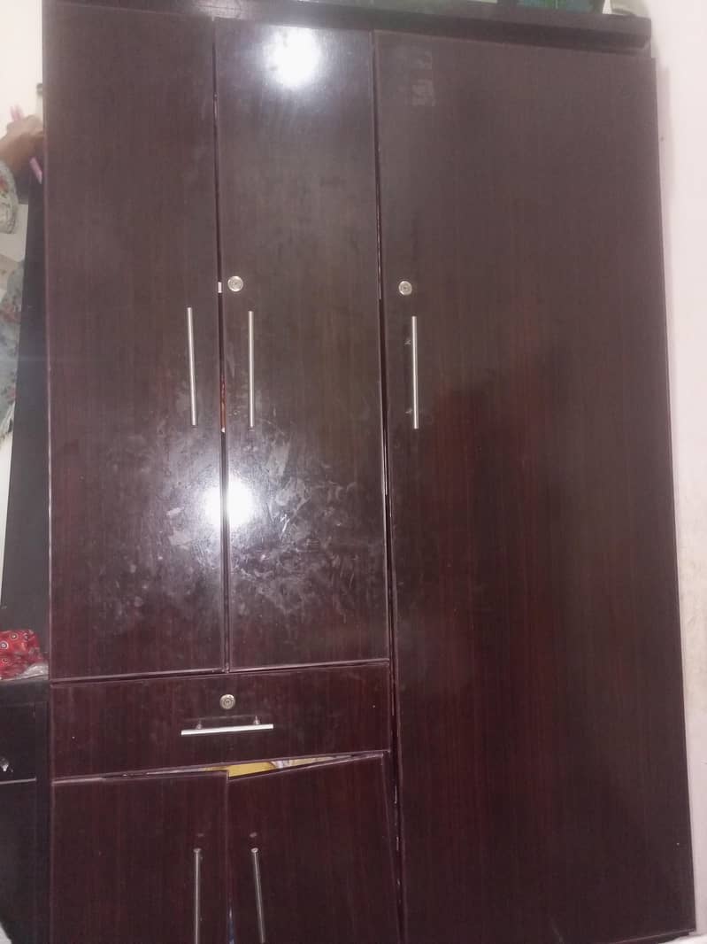 almari & dressing table 3