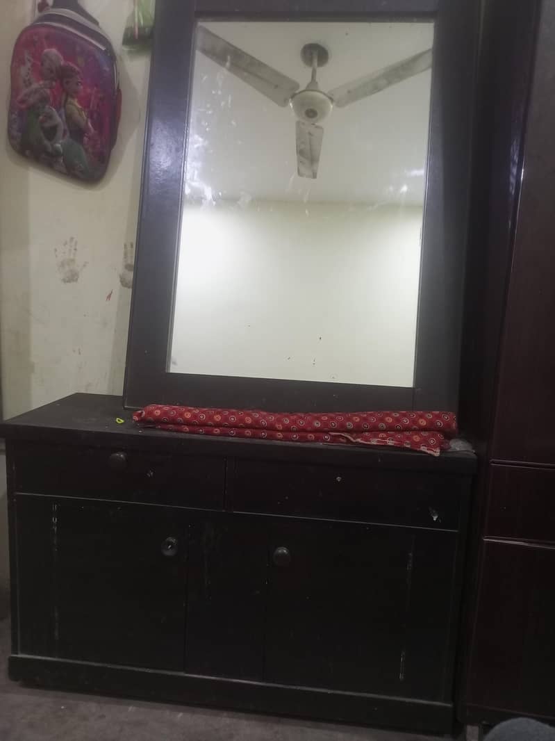 almari & dressing table 4
