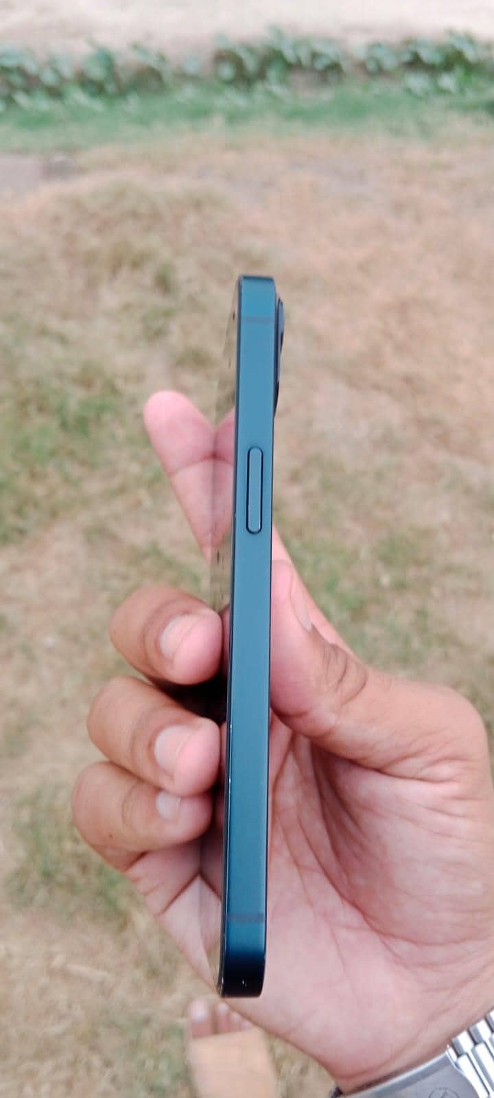 Apple iPhone 13 2