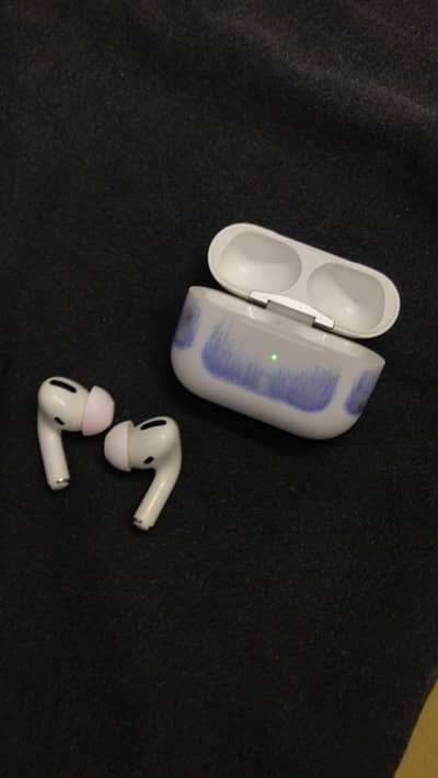 Apple AirPods Pro 1 with MagSafe Charging Case