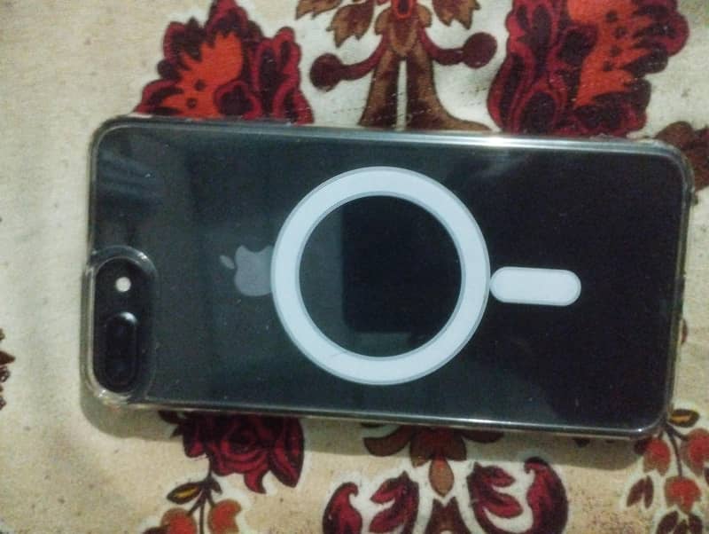 Apple iPhone 8 Plus 0