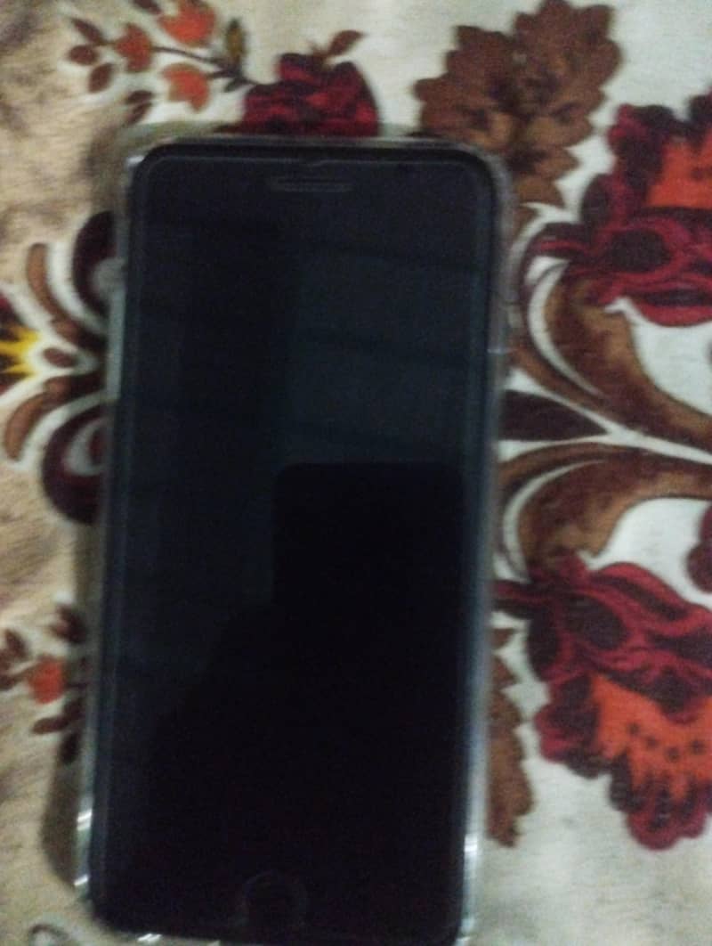 Apple iPhone 8 Plus 1