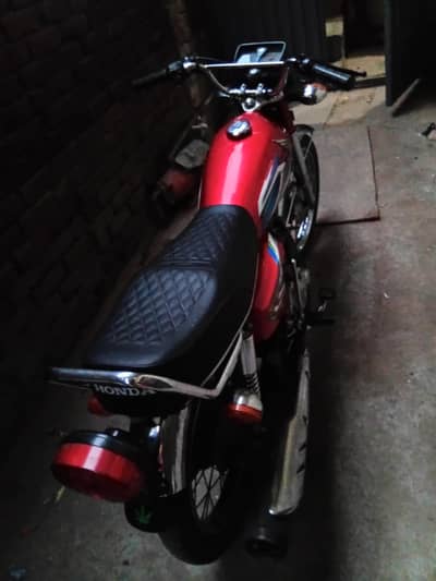 Honda 125 this bike is new condition but used only 5 months