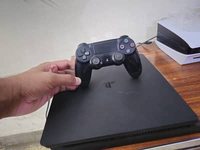 Play Station 4 Slim