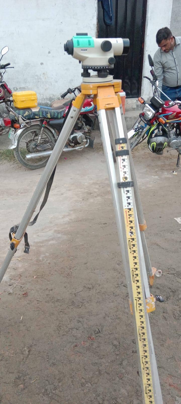 level machine stand staff 3