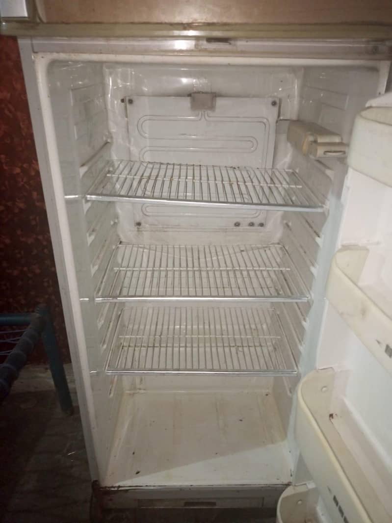 Fridge Dawlance 3
