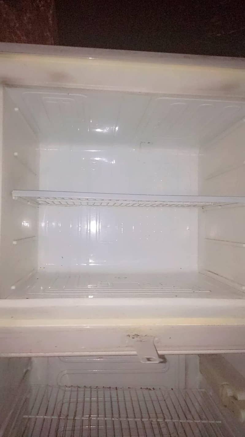 Fridge Dawlance 4