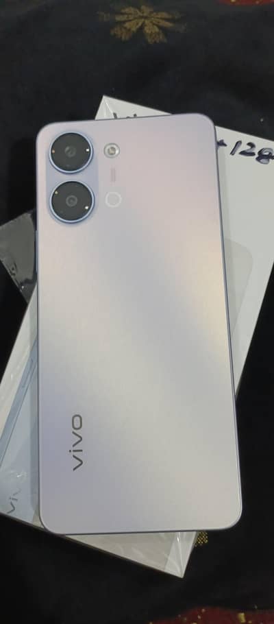 Vivo y05 / 4+128GB/Blue/Just Box Open / Full 1 year Warranty