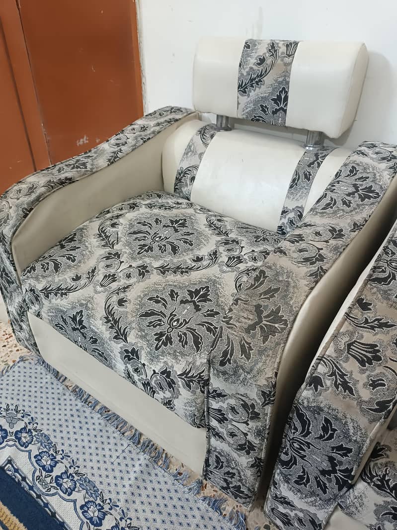 very good condition SofaSets 0