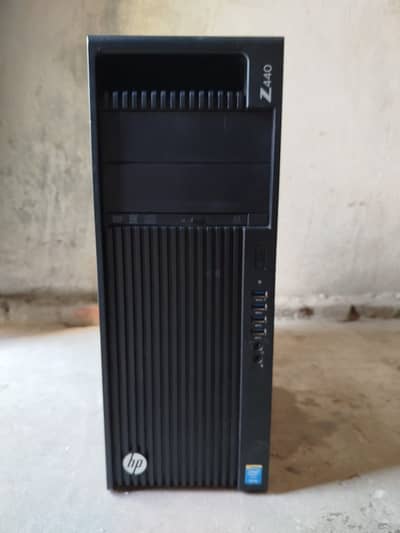 HP Z440 / E5 2650 V3 / 16GB Ram / 500GB