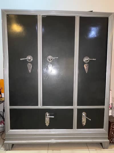 METAL WARDROBE WITH LOCKER PREMIUM IMPORT QUALITY