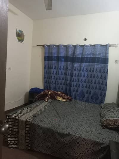 G11/2room for rent only male prime location