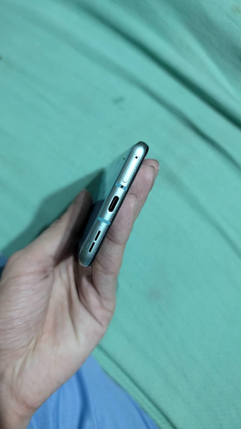 One Plus 8T 6