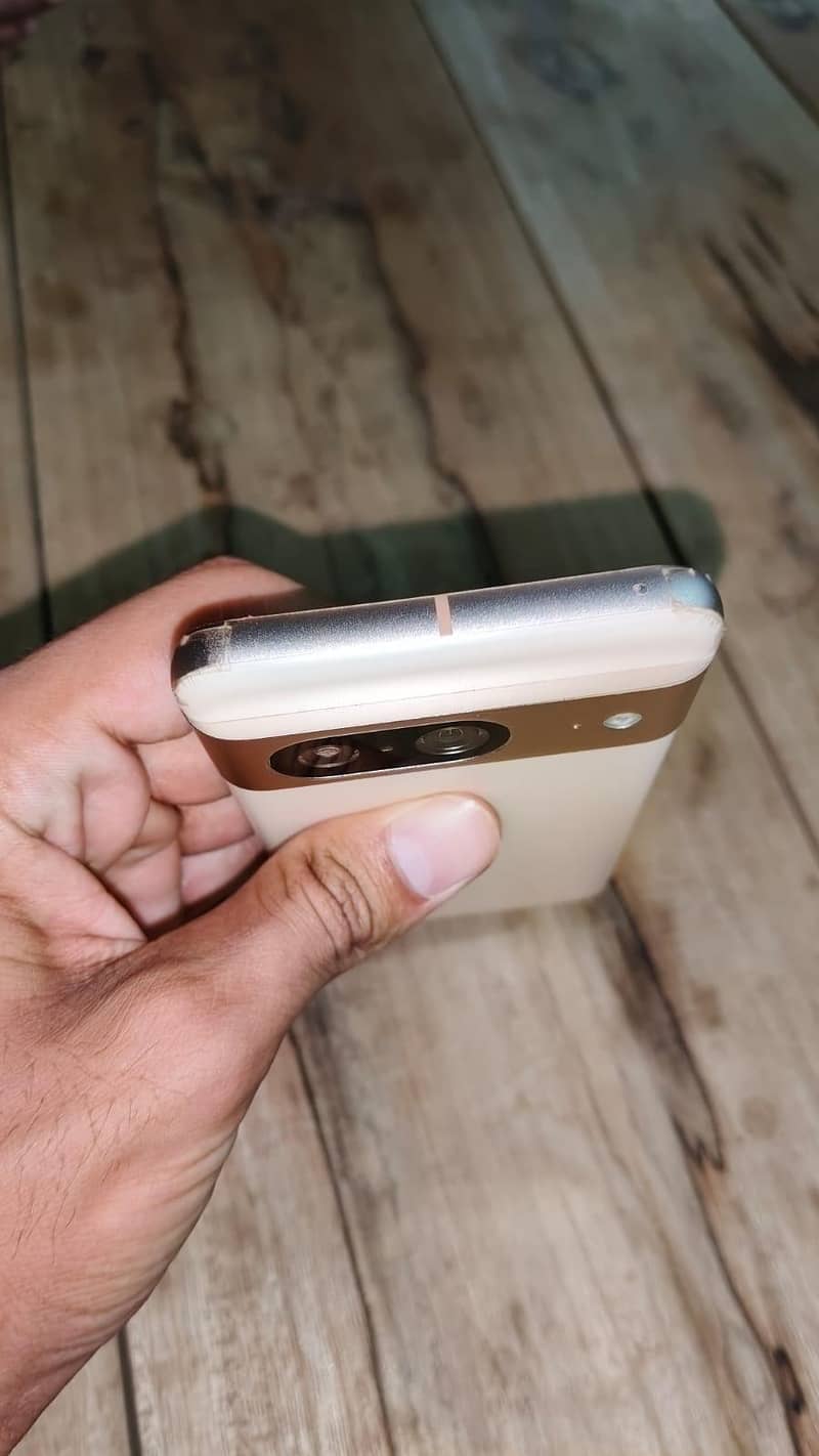 Google Pixel 8 4