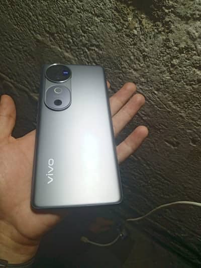 Vivo V40.5g. . . 03151257416