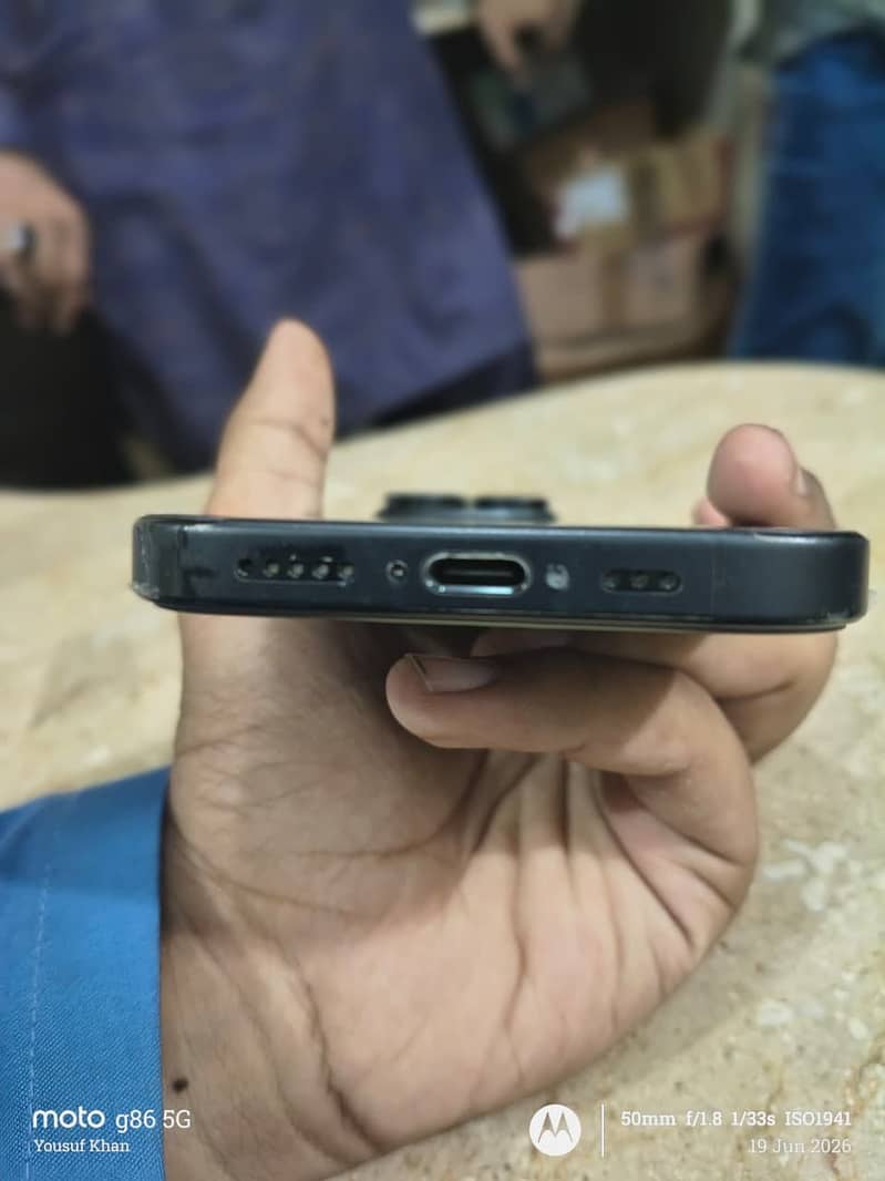 iPhone 16 pro 1