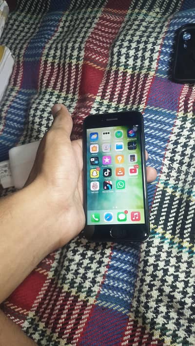 Apple iPhone 7