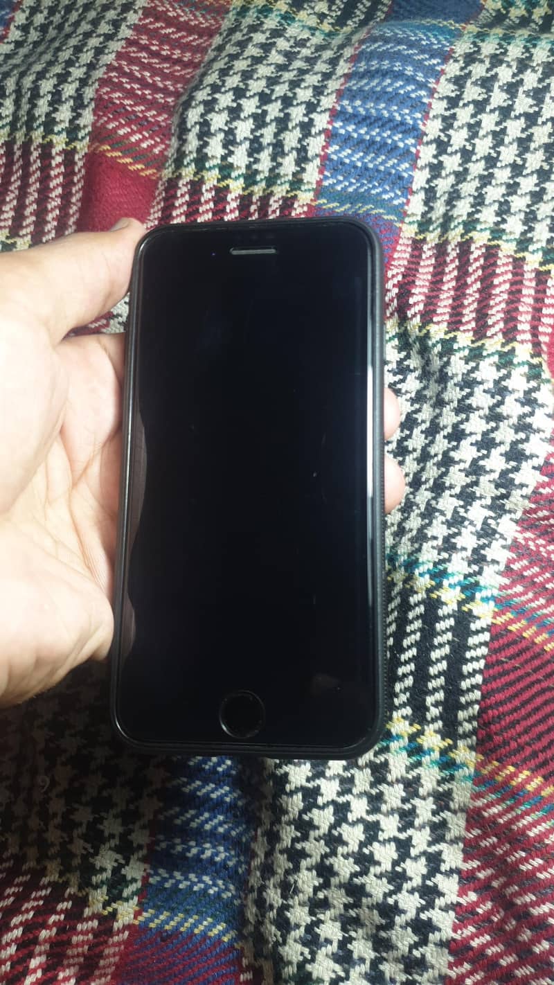 Apple iPhone 7 2