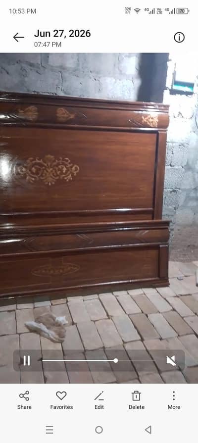 new woodan bed