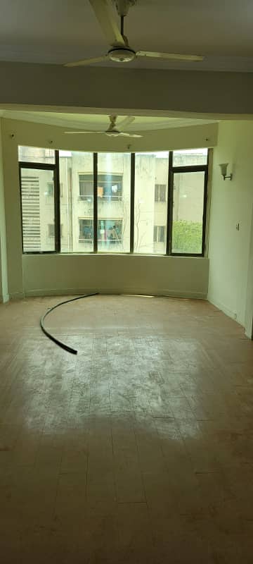 G/11 1100sq 3bed Flat Available For Rent