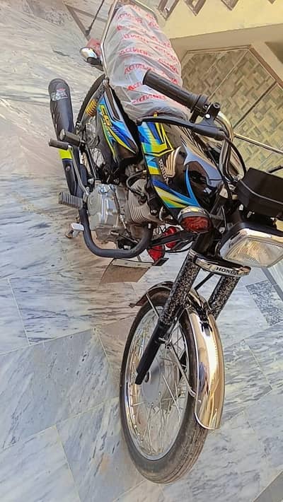 bike Honda 125cc for sale brand new condition just 20to 25 Days used