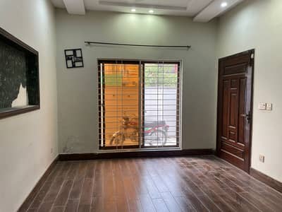 Lower Portion Of 10 Marla House For Rent In Janiper Block Sector C Bahria Town