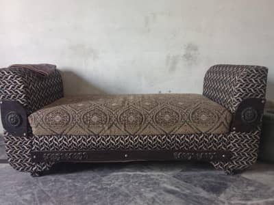 Dewan sofa