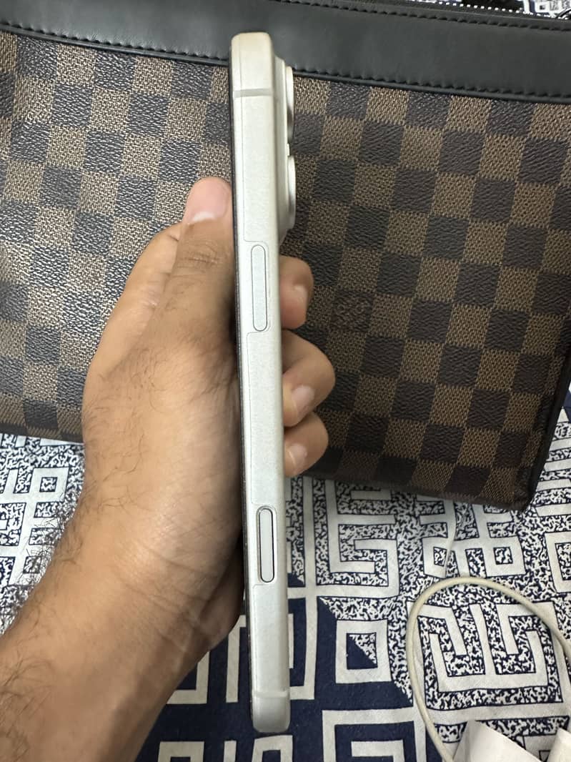 Apple iPhone 17 Pro Max 2