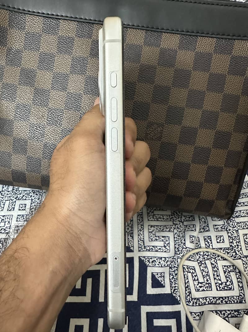 Apple iPhone 17 Pro Max 3