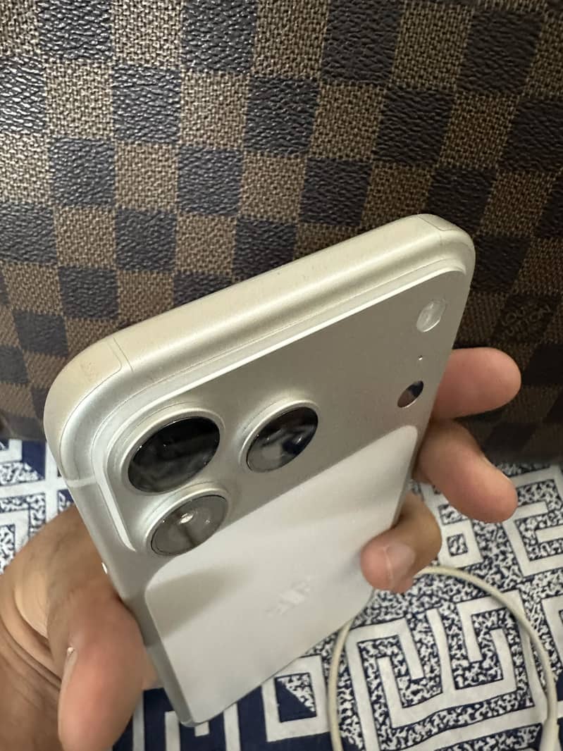 Apple iPhone 17 Pro Max 4