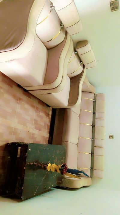 safa set 5 seater with table new condition