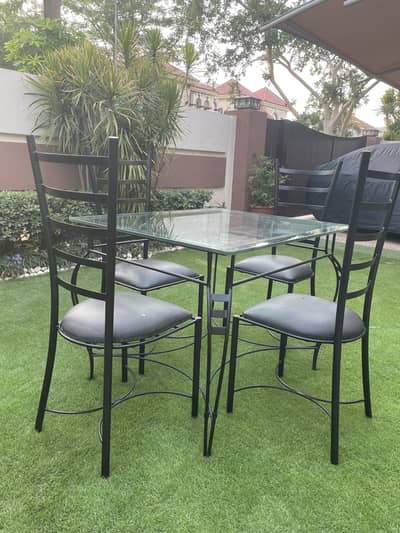 Beautiful modren dining table