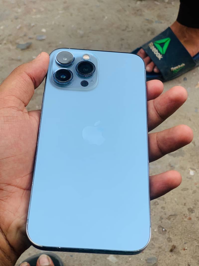 Apple iPhone 13 Pro Max 1