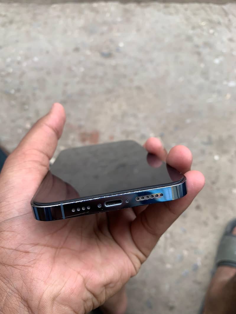 Apple iPhone 13 Pro Max 2