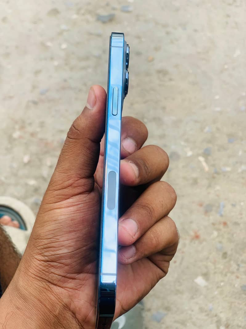 Apple iPhone 13 Pro Max 4