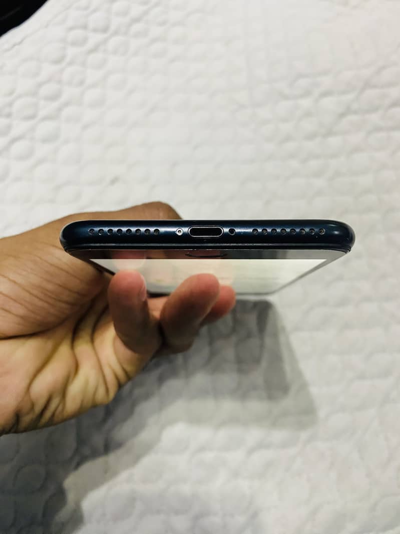 Apple iPhone 7 Plus 5